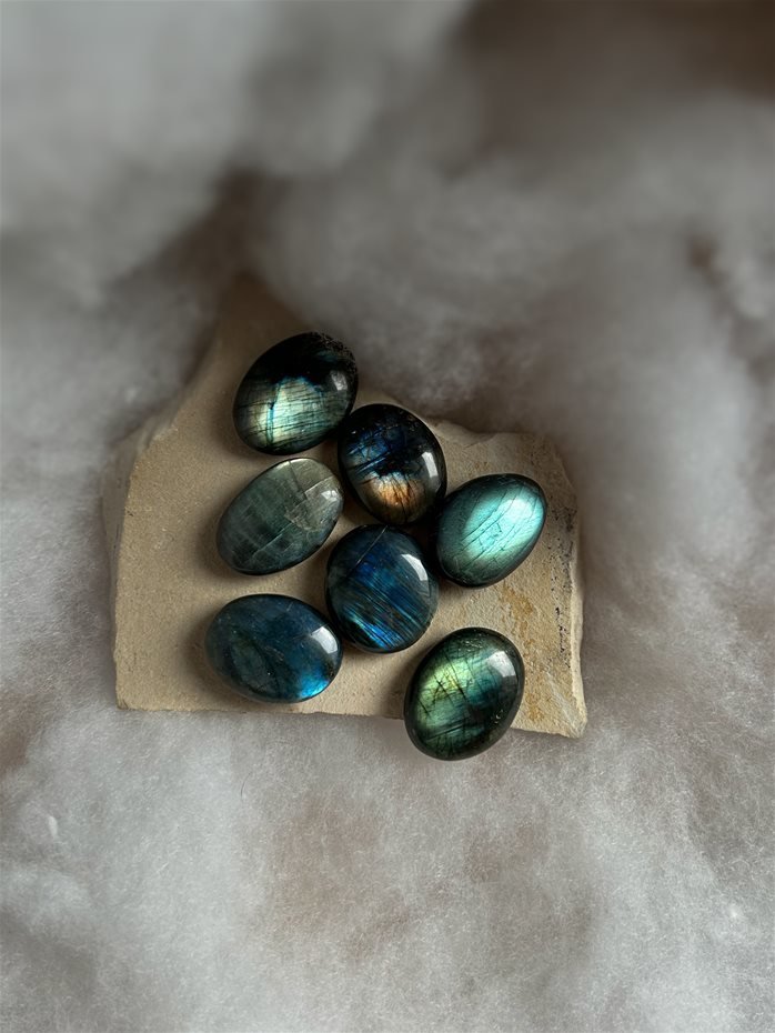 palm stone in Labradorite arcobaleno